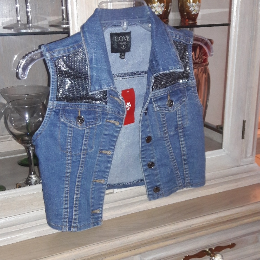 NWT Sleeveless Denim and Chain Metal vest